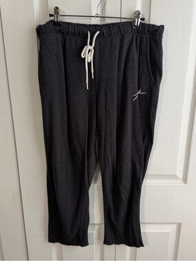 Pink Victoria’s Secret gray Capri sweatpants size large